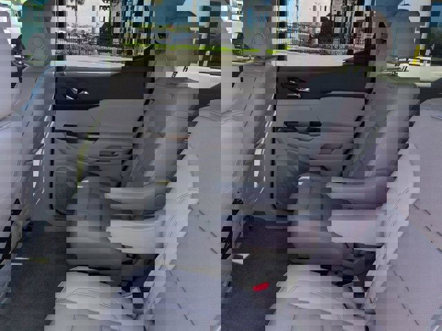 Used 2021 GMC Acadia SLT w/ Preferred Package image 14