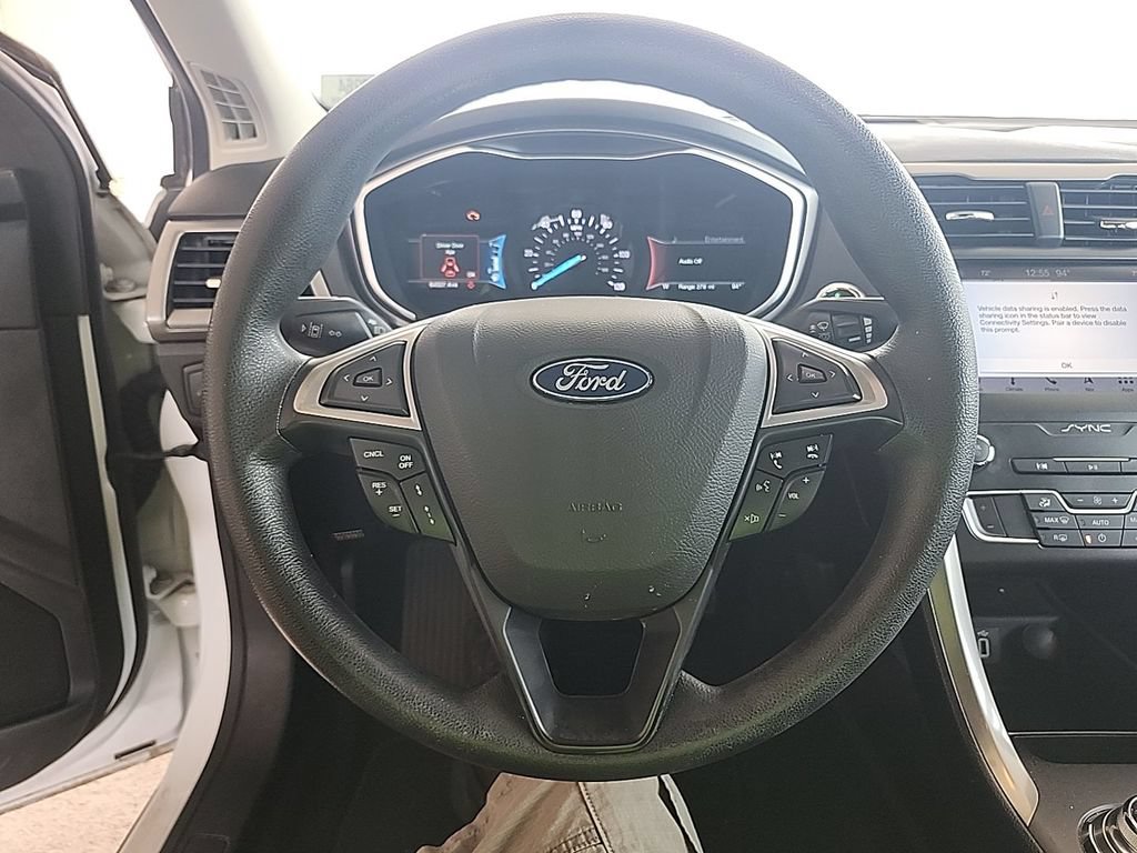 Used 2019 Ford Fusion SE FWD image 9