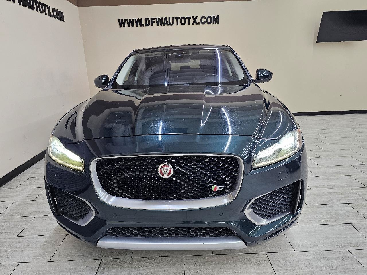 Used 2017 Jaguar F-PACE S AWD/4WD image 3