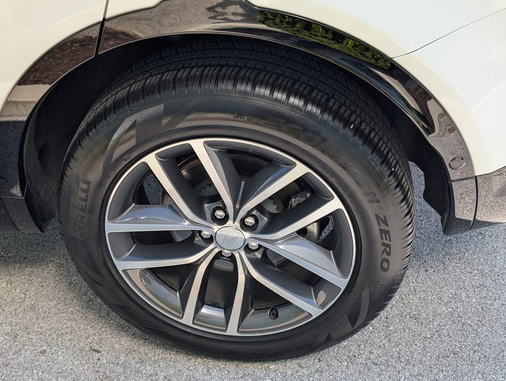 Used 2025 Land Rover Discovery Sport Dynamic SE image 32