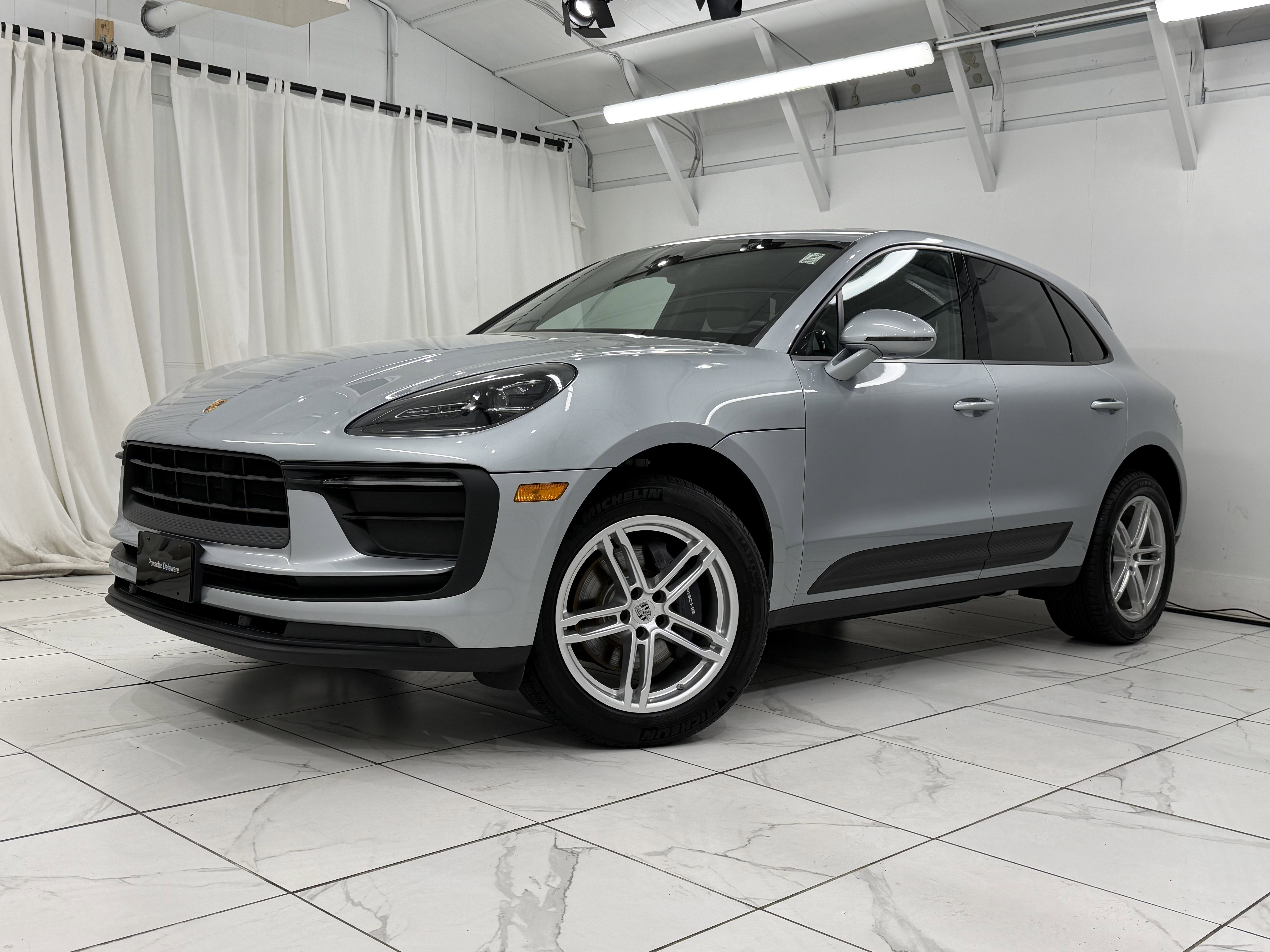 Certified 2022 Porsche Macan image 1
