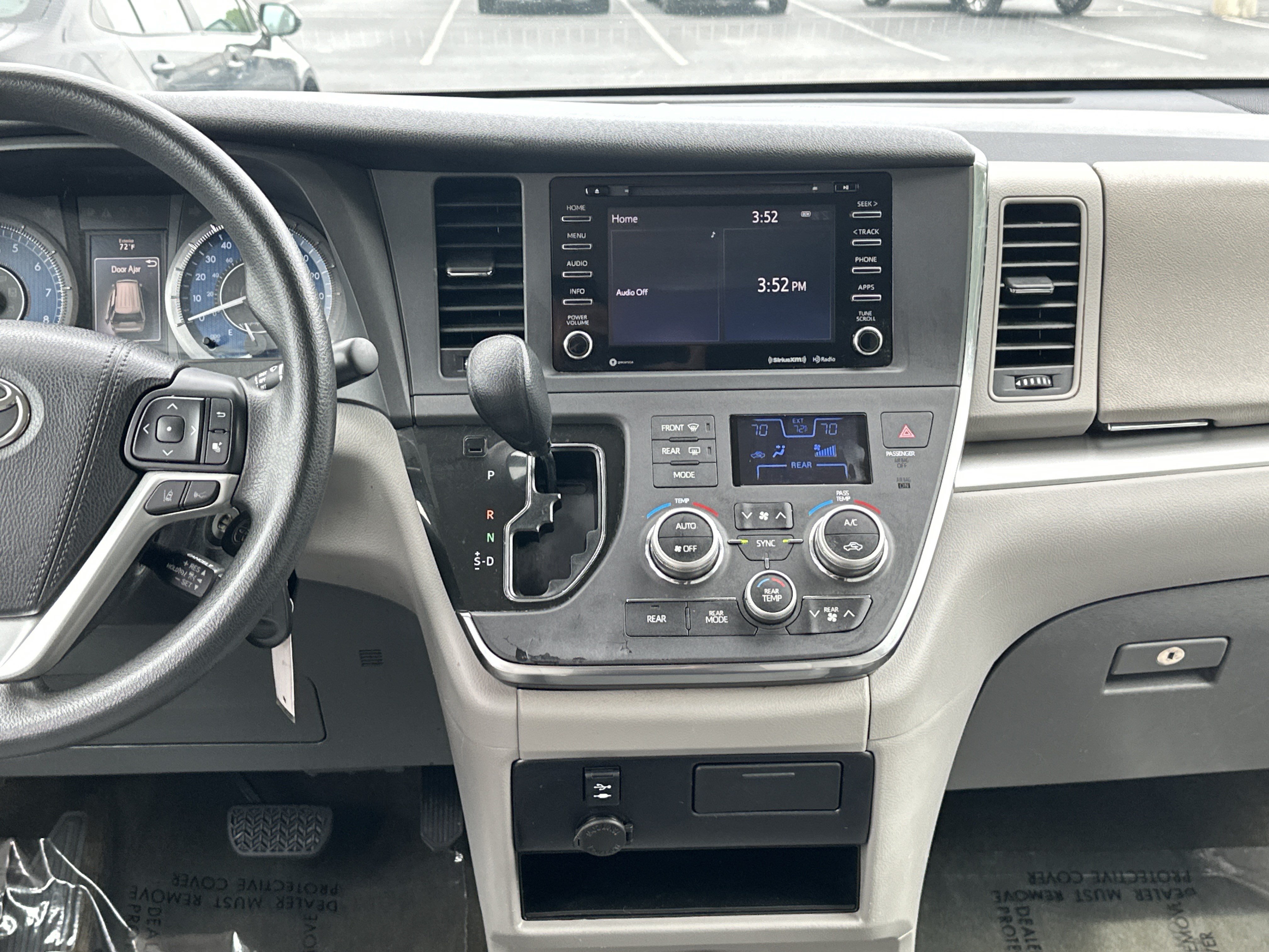 Used 2018 Toyota Sienna LE FWD image 30