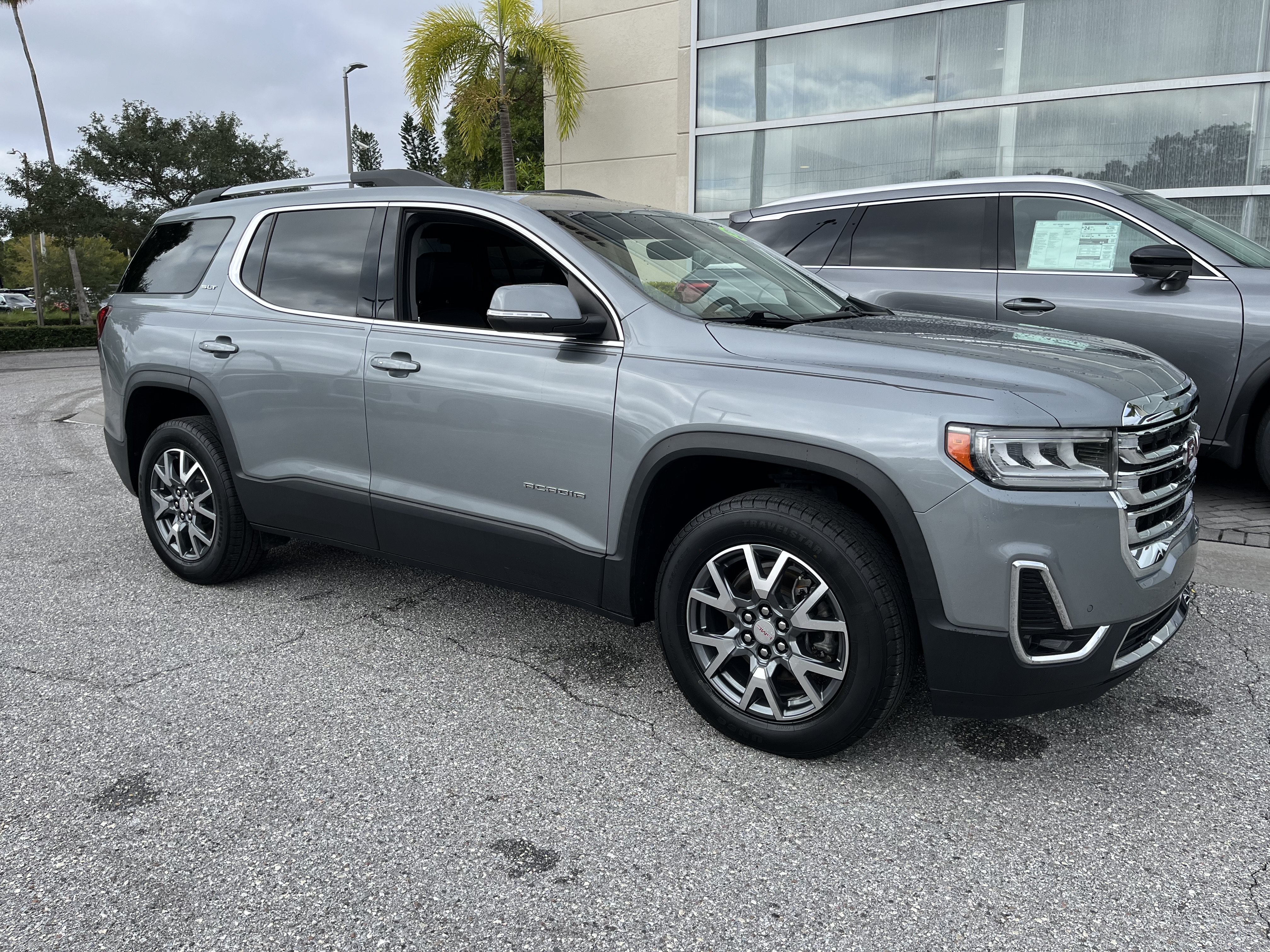 Used 2023 GMC Acadia SLT FWD image 10