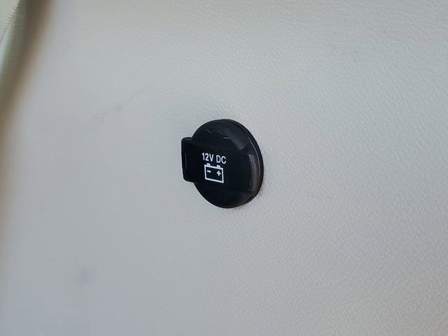 Used 2023 Chrysler Pacifica Touring-L image 8