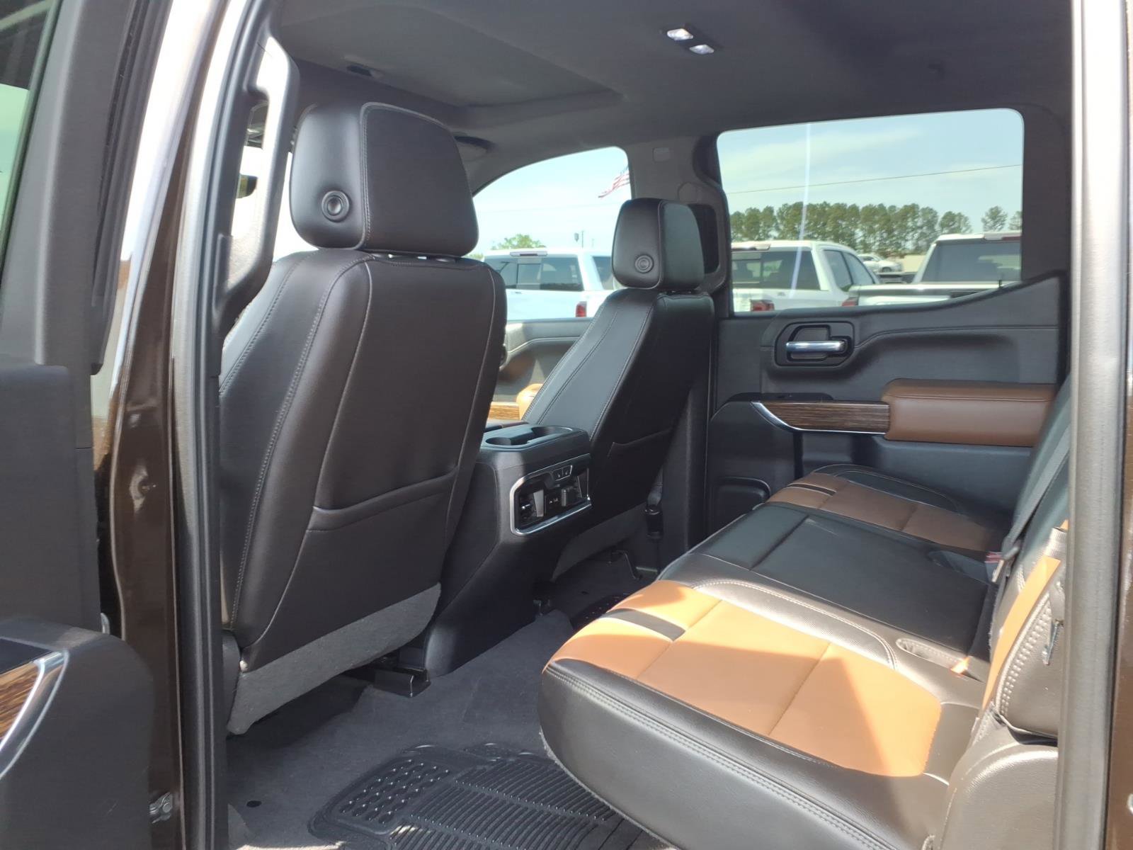 Used 2019 Chevrolet Silverado 1500 High Country w/ Technology Package AWD/4WD image 23