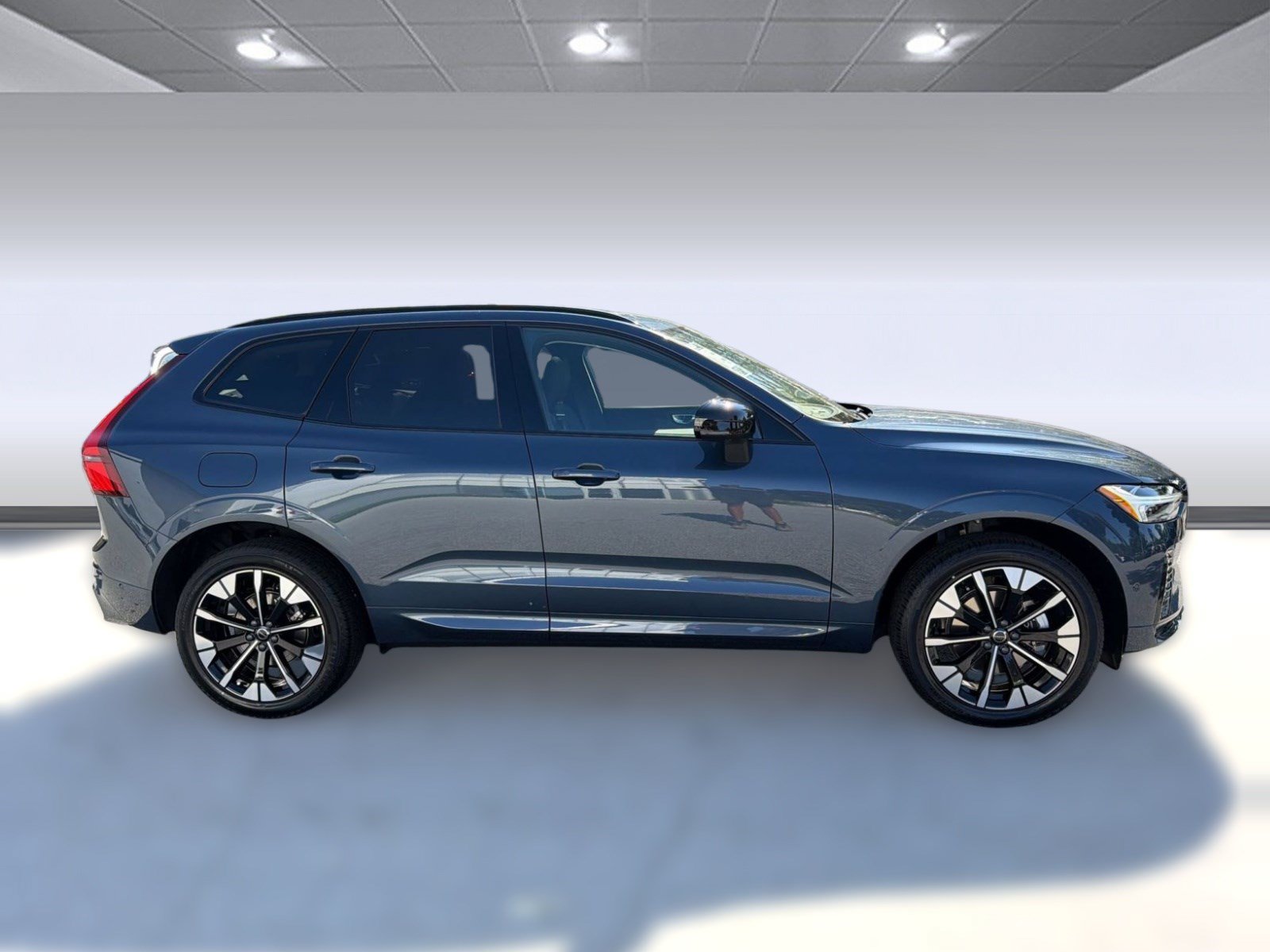New 2027 Volvo XC60 B5 Plus AWD/4WD image 8