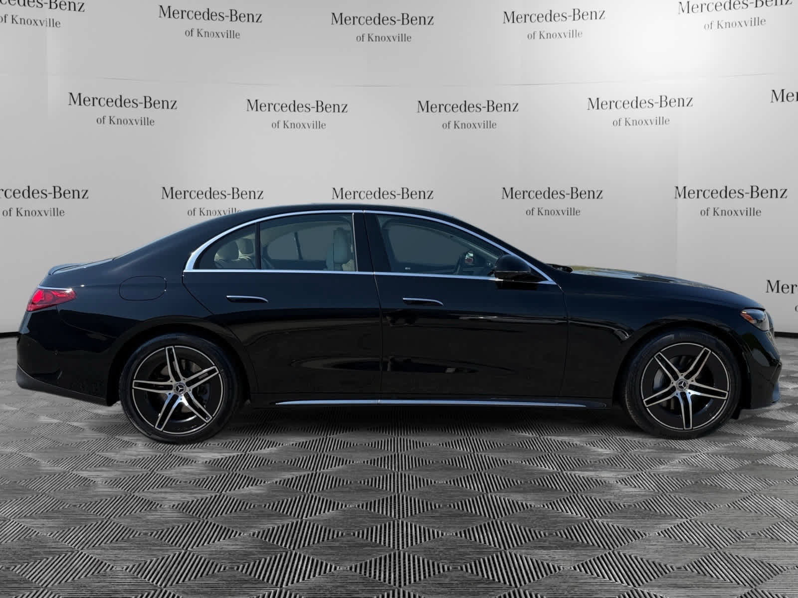 Used 2026 Mercedes-Benz E 350 4MATIC Sedan image 6