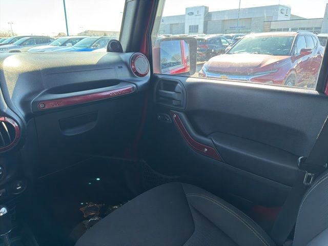 Used 2013 Jeep Wrangler Unlimited Sahara image 18