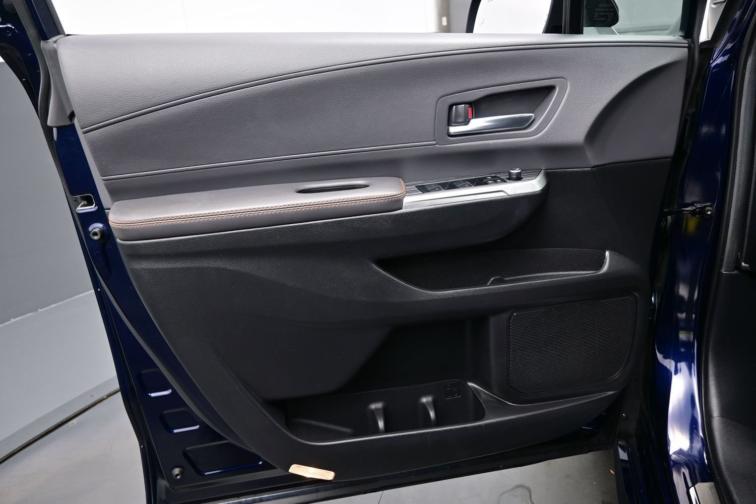 Used 2024 Toyota Sienna XSE AWD/4WD image 9