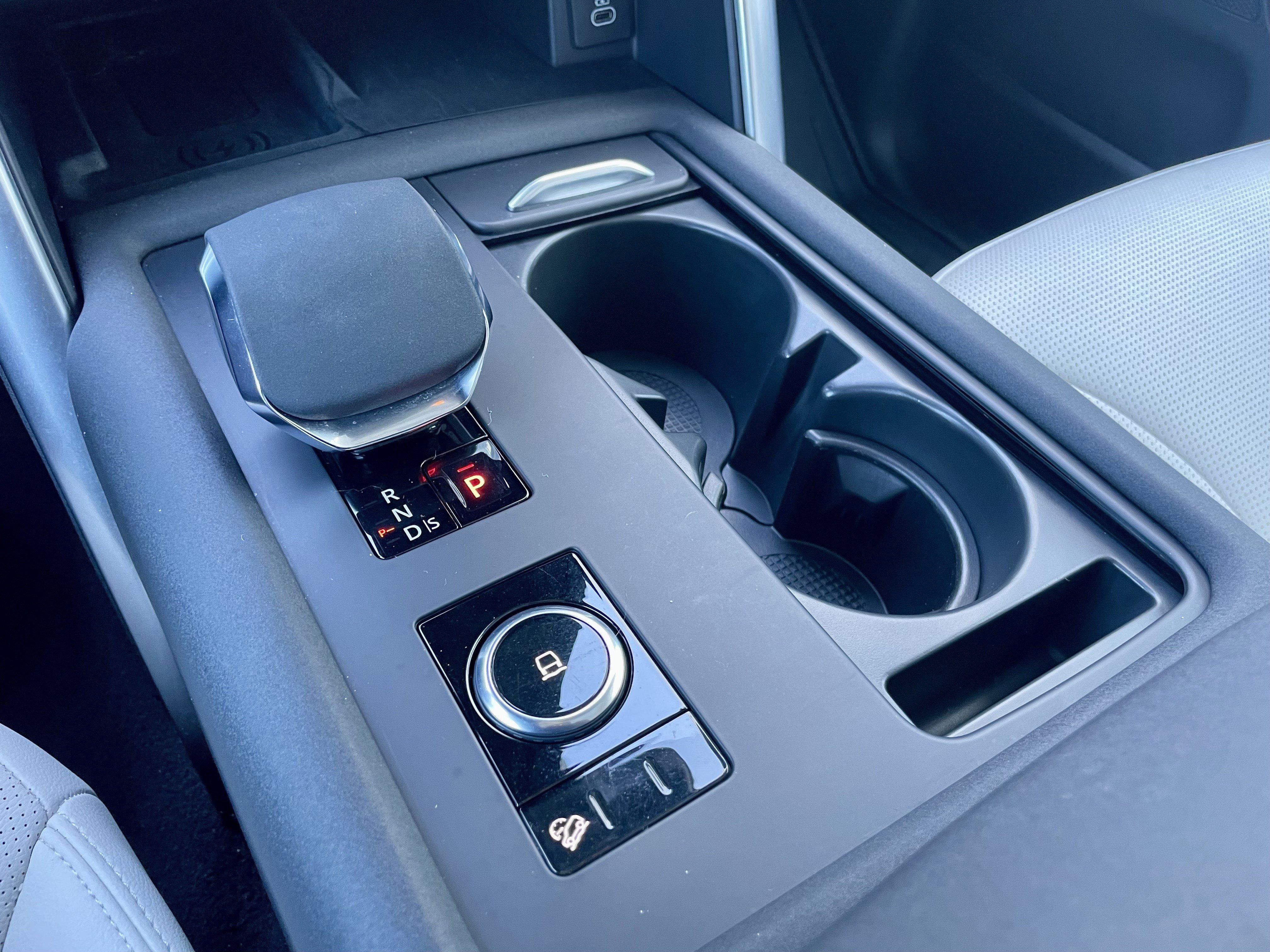 Certified 2024 Land Rover Discovery S image 20