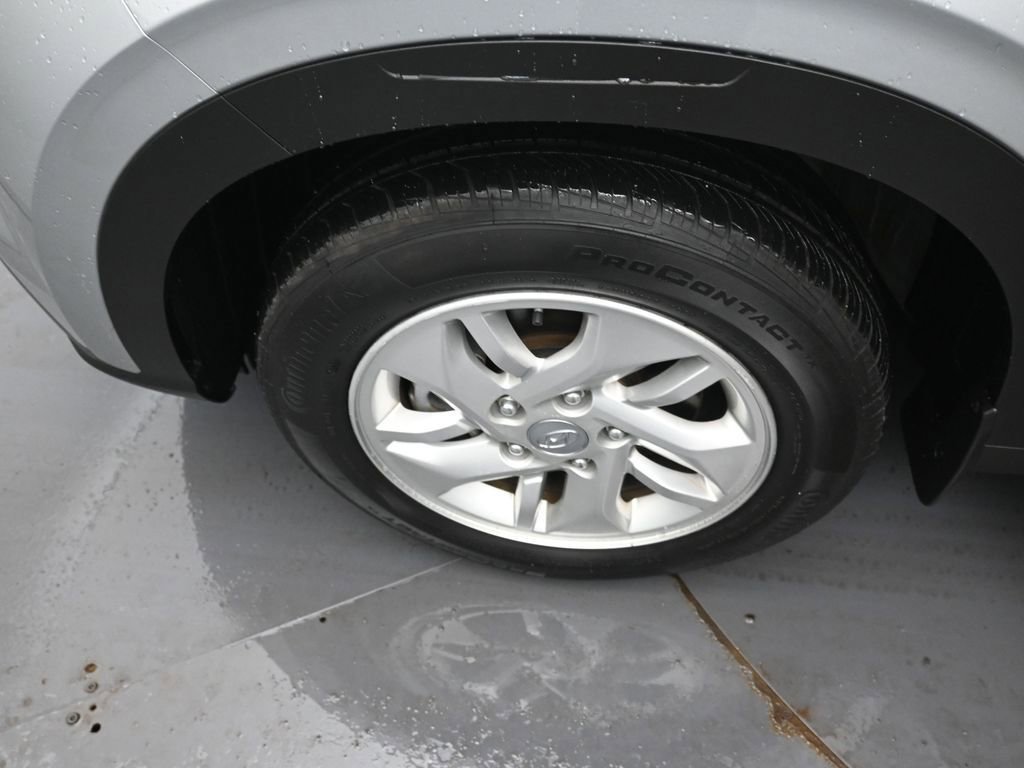 Used 2020 Hyundai Venue SEL image 30