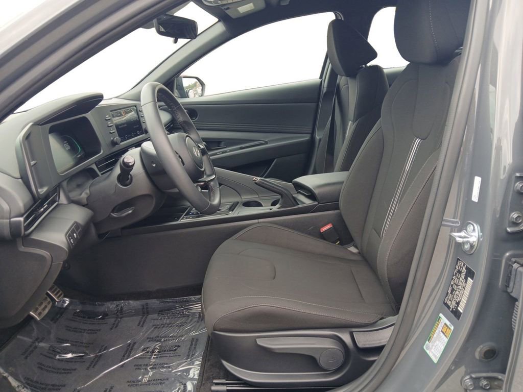 Certified 2026 Hyundai Elantra Sport image 9