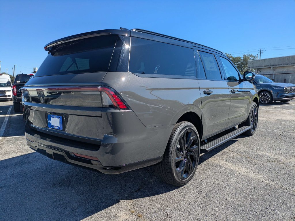 New 2027 Lincoln Navigator L Black Label AWD/4WD image 4