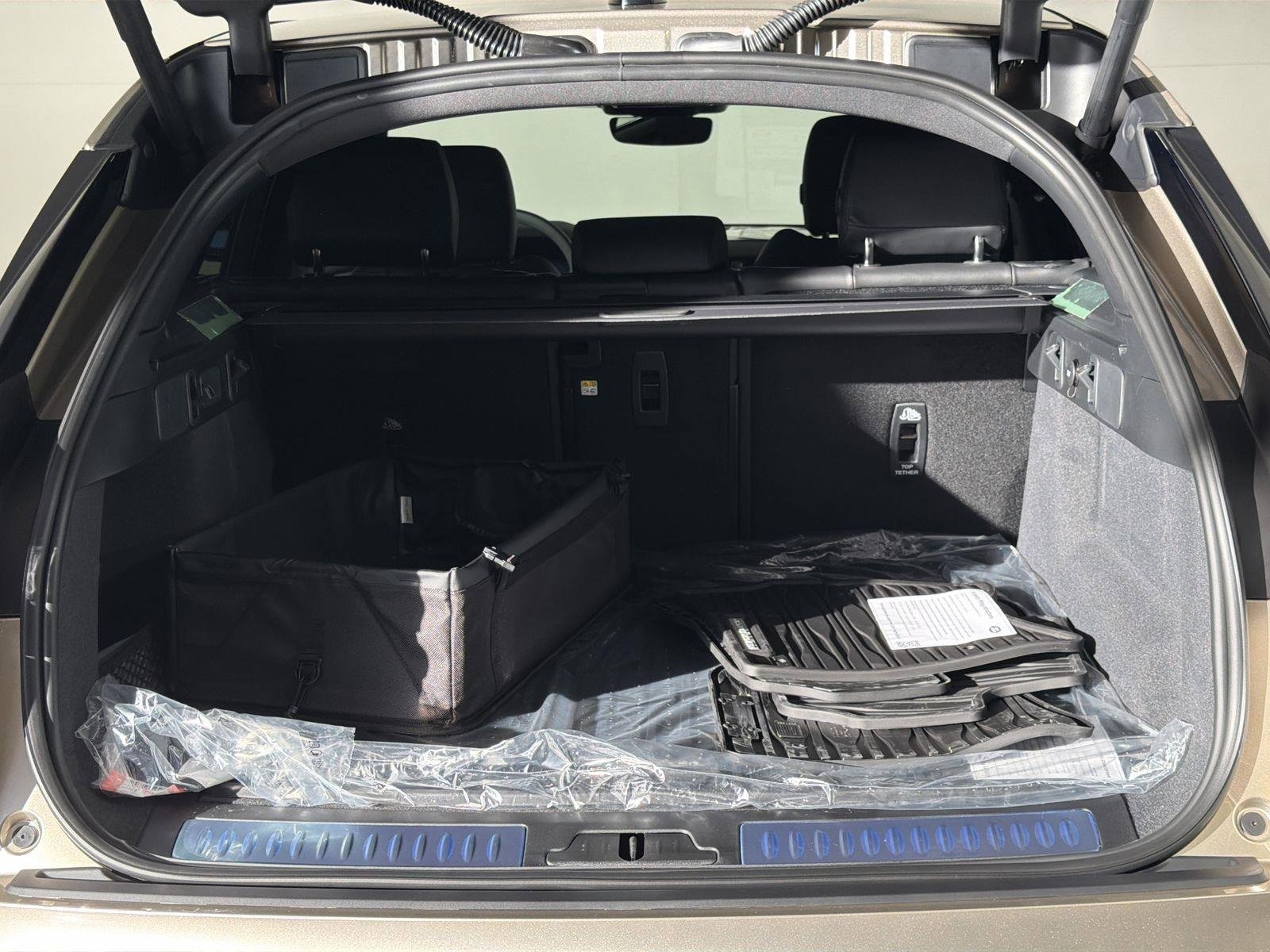 New 2026 Land Rover Range Rover Velar S image 29