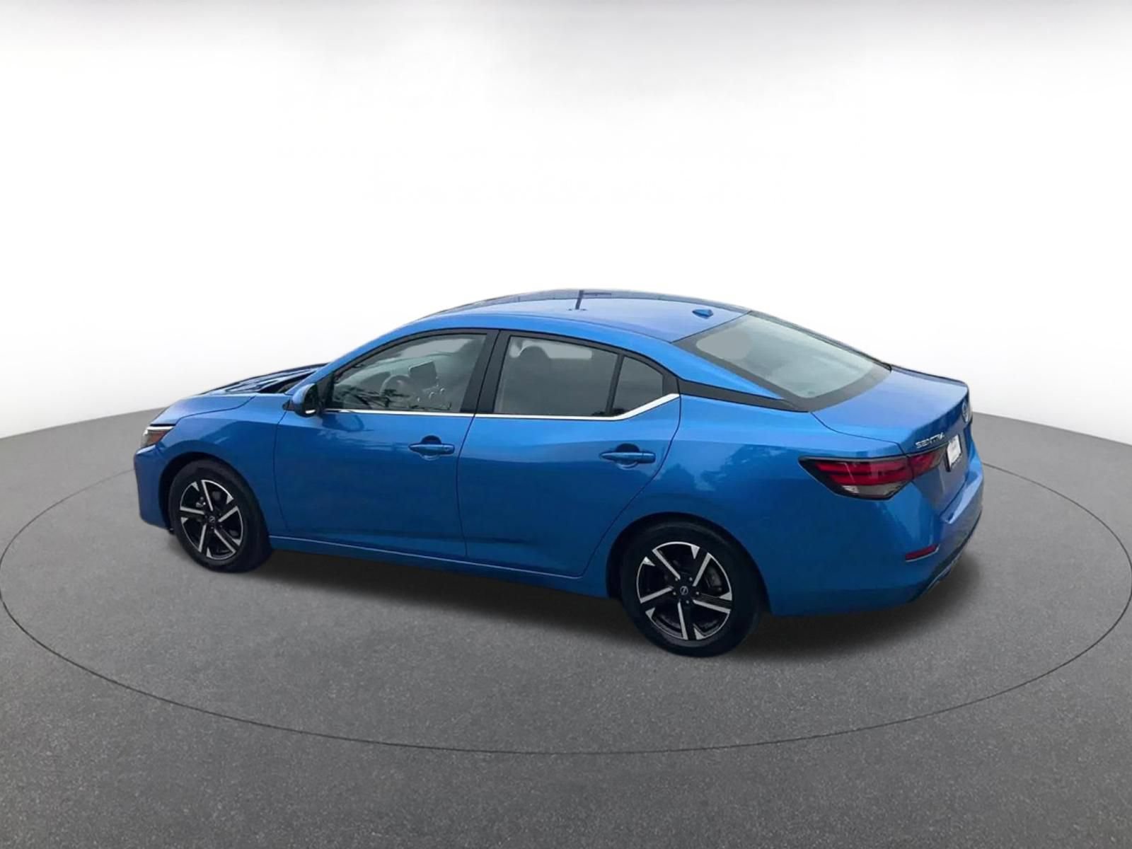 Used 2025 Nissan Sentra SV FWD image 10