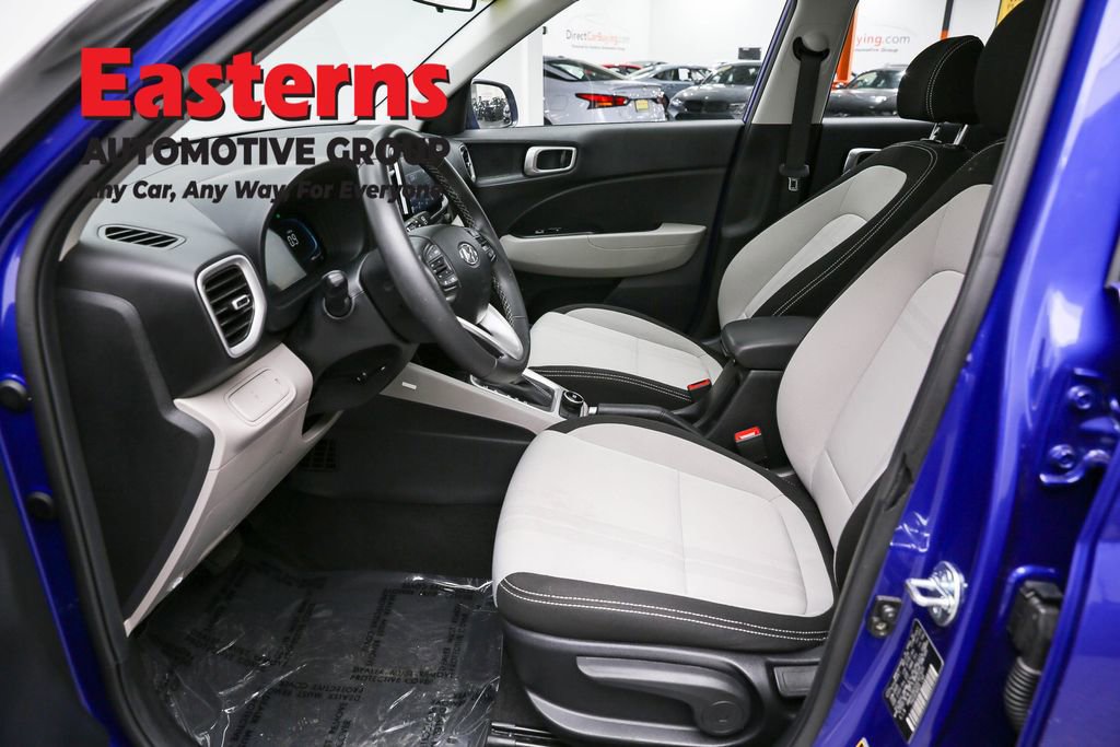 Used 2025 Hyundai Venue SEL image 14