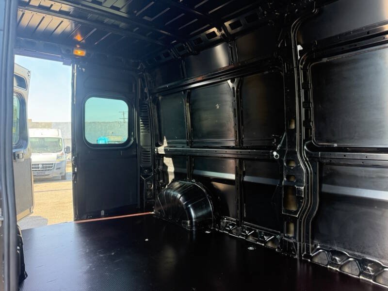 Used 2023 RAM ProMaster 2500 FWD image 12
