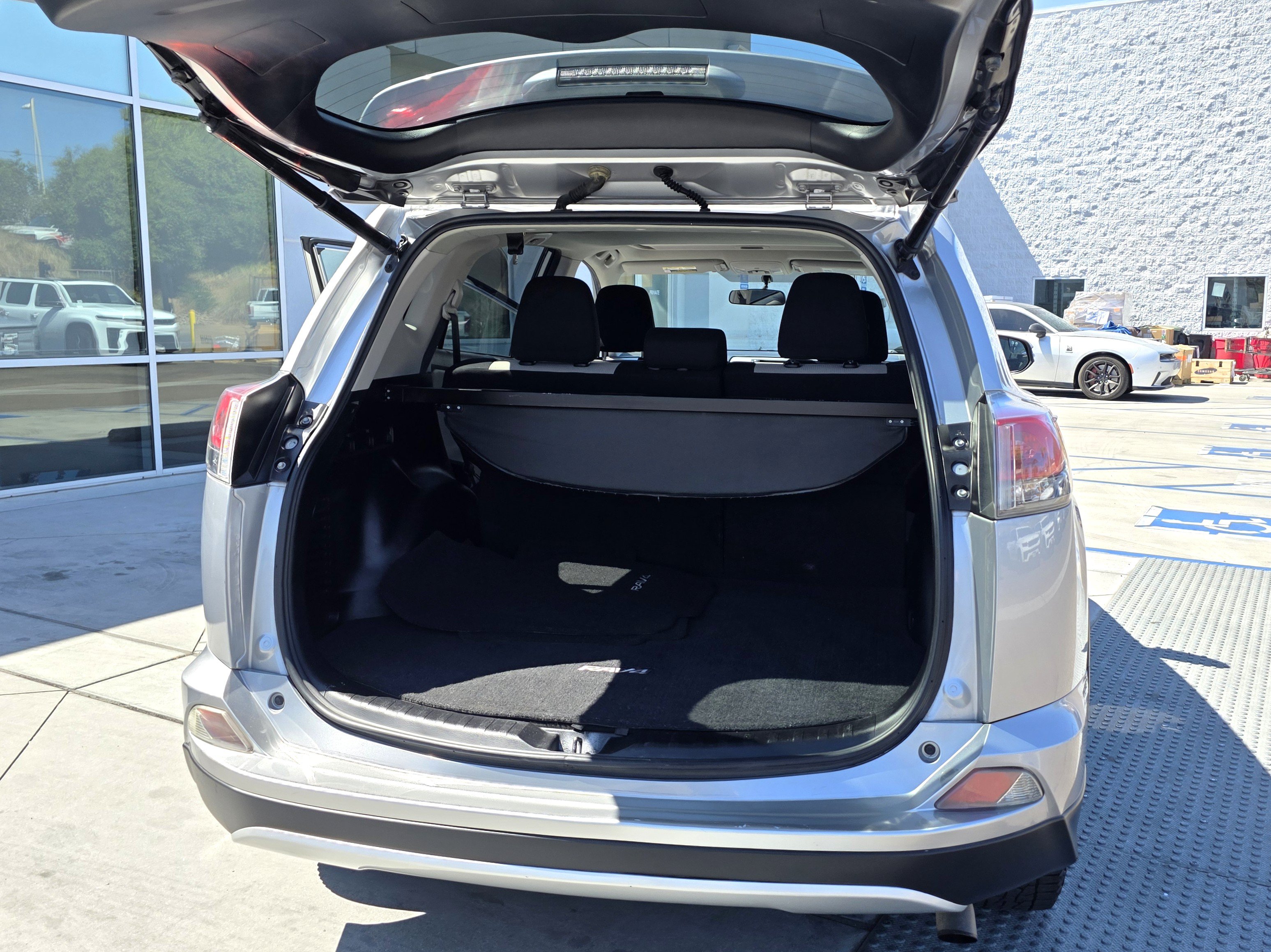 Used 2016 Toyota RAV4 XLE FWD image 18