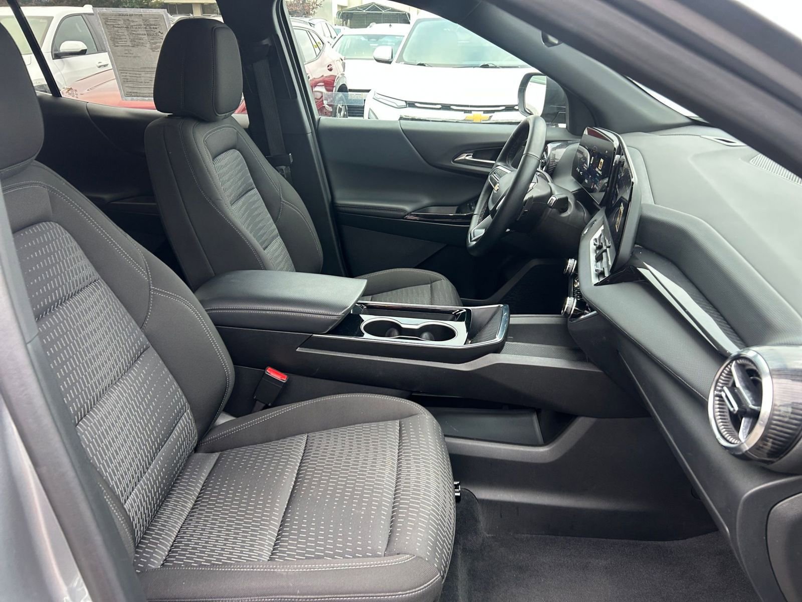 Used 2025 Chevrolet Equinox LT image 35