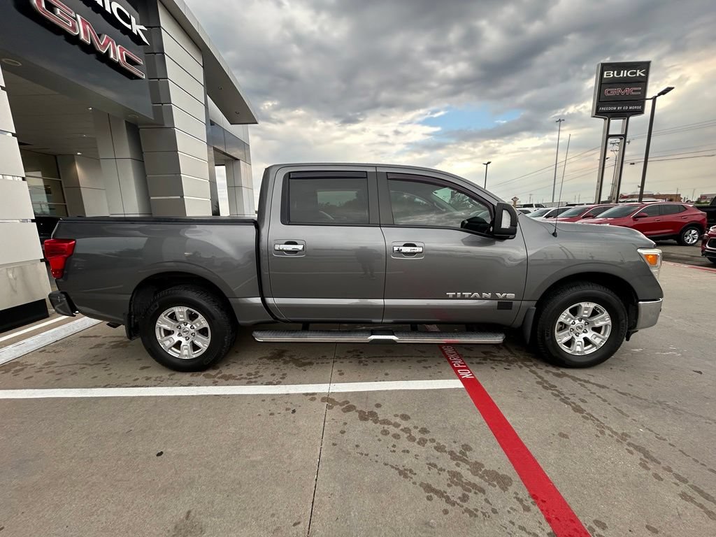 Used 2019 Nissan Titan SV w/ SV Convenience Package AWD/4WD image 4