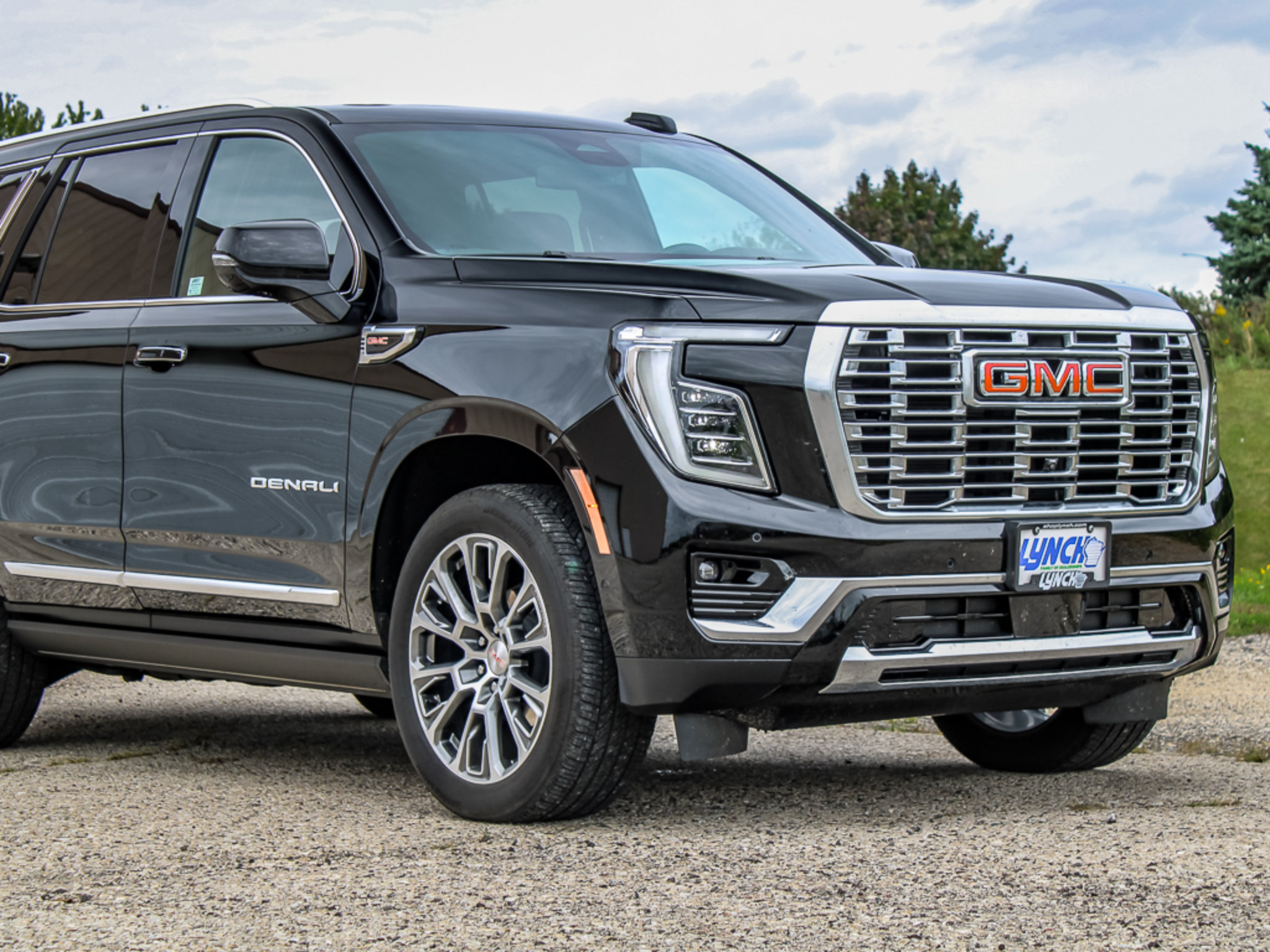 Used 2026 GMC Yukon Denali w/ Sun & Power Step Package AWD/4WD image 29
