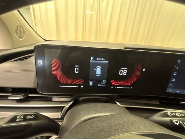 Used 2025 Kia Carnival FWD image 24