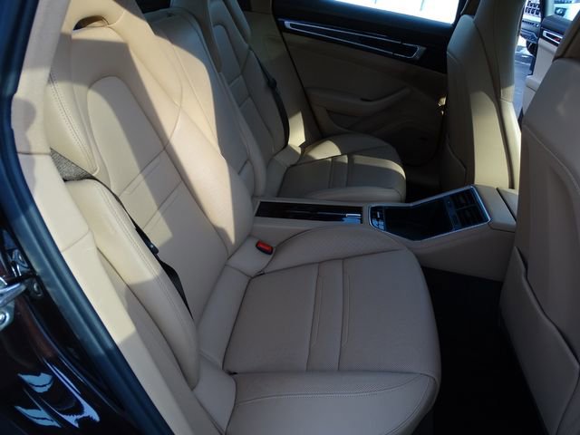 Used 2020 Porsche Panamera image 14