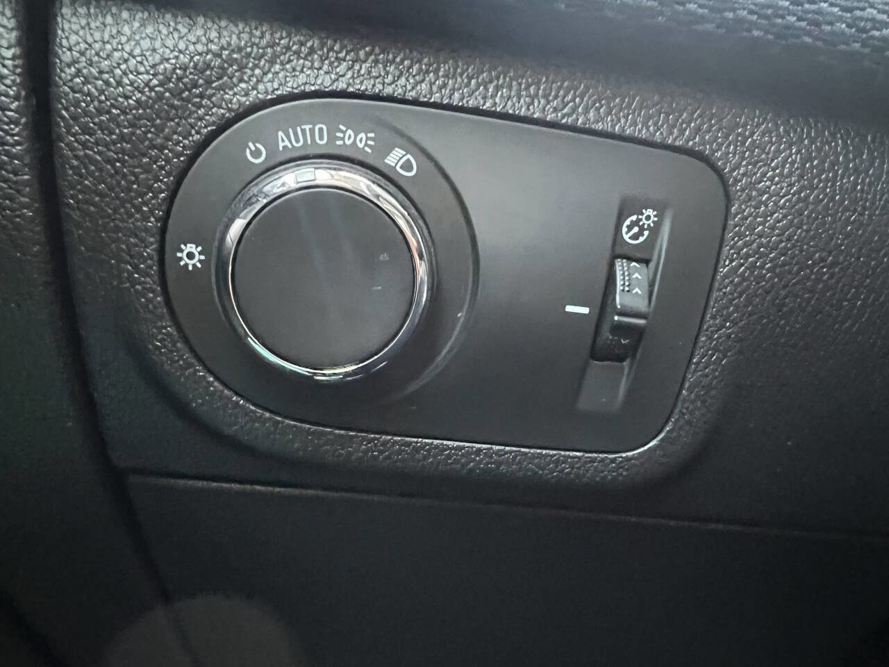 Used 2018 Chevrolet Cruze LS image 18