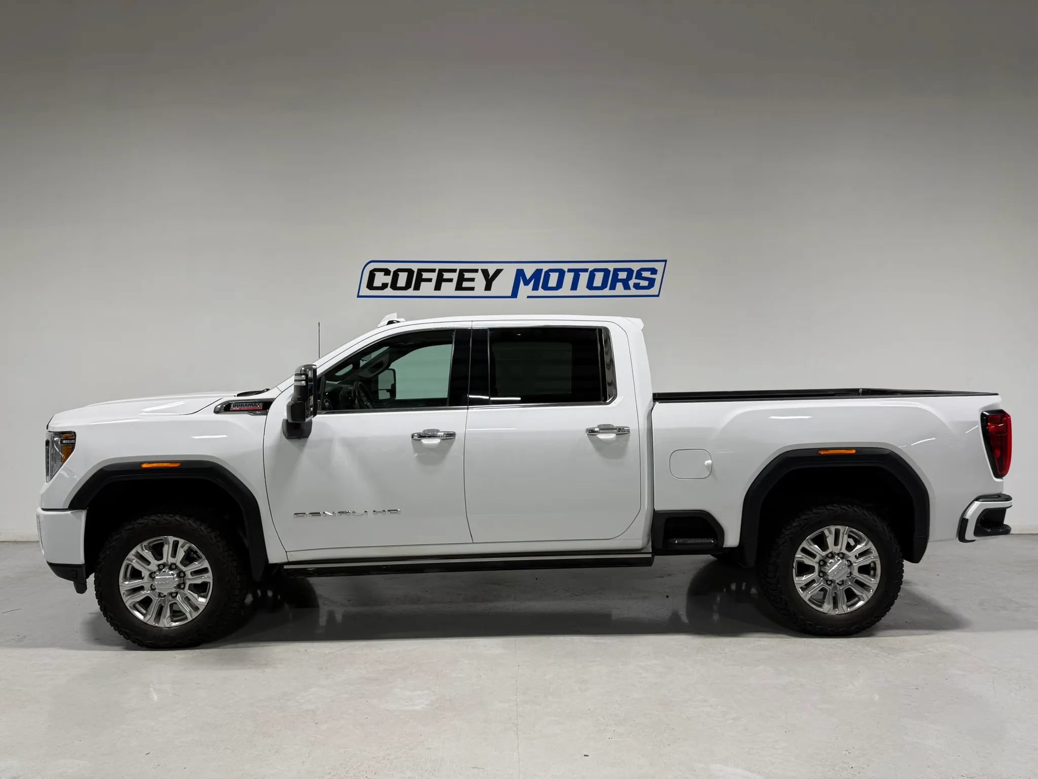 Used 2022 GMC Sierra 2500 Denali w/ Denali Ultimate Package AWD/4WD image 3