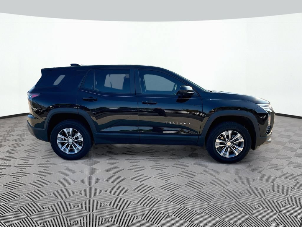 Used 2026 Chevrolet Equinox LT w/ Safety and Technology Package FWD image 4