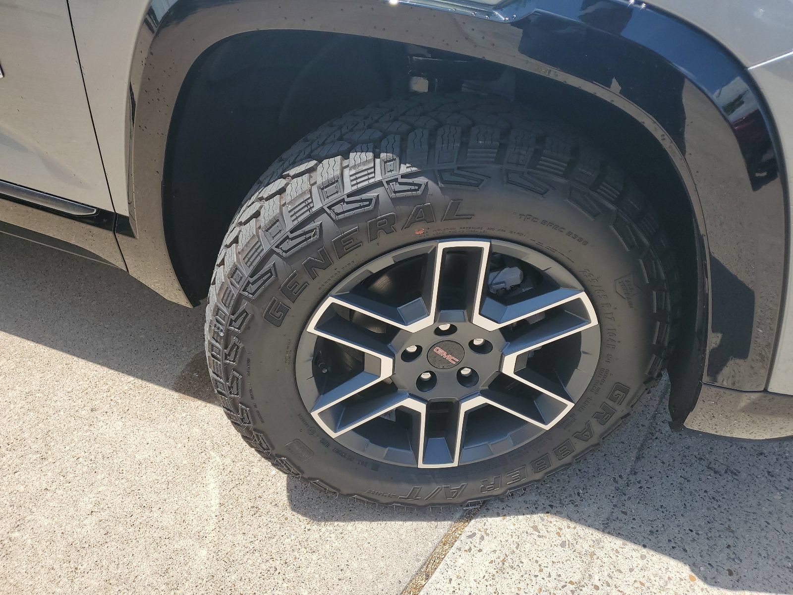 New 2026 GMC Terrain AT4 w/ Technology Package II AWD/4WD image 8