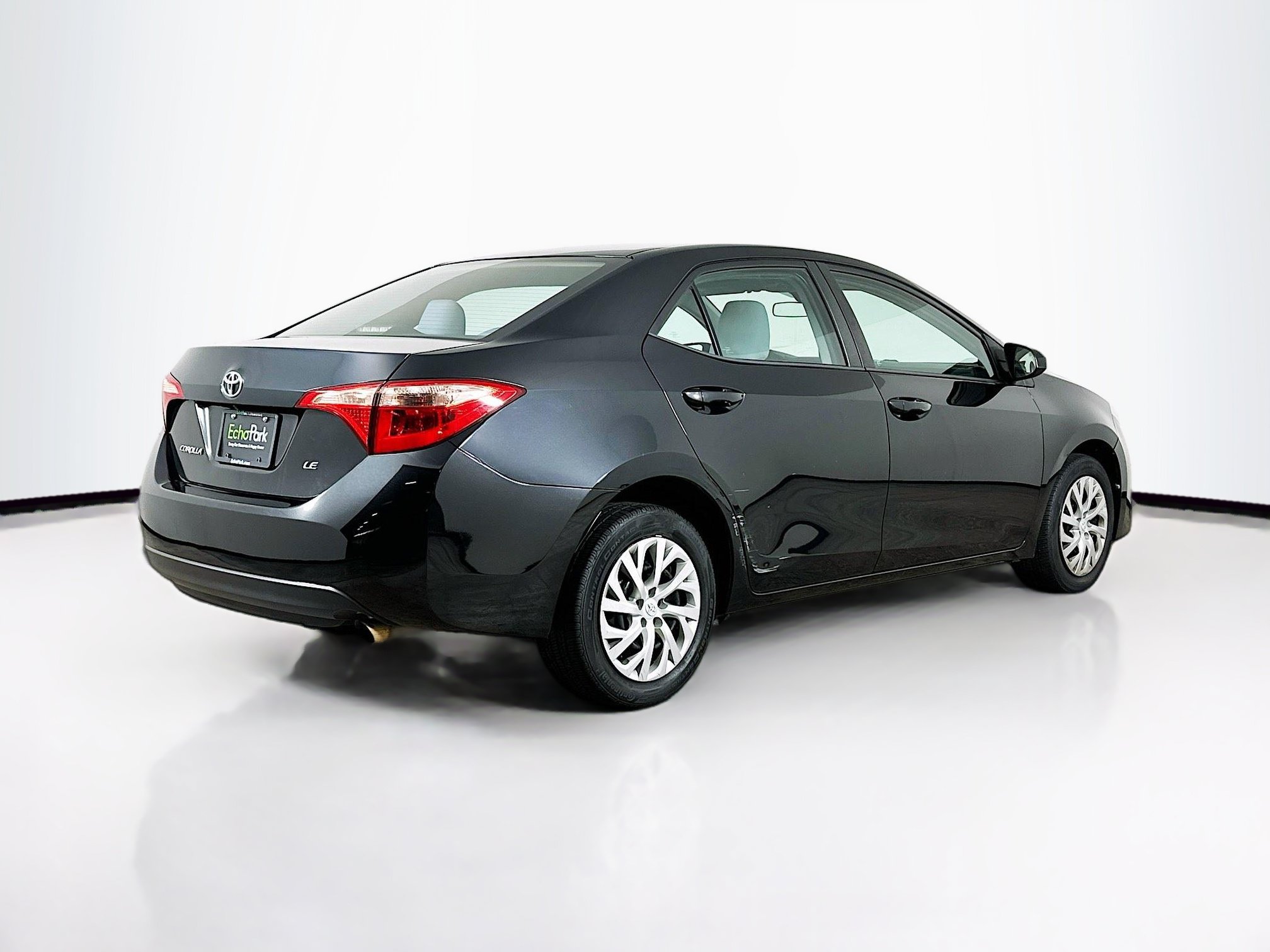 Used 2017 Toyota Corolla LE w/ Carpet Mat Package (TMS) FWD image 9