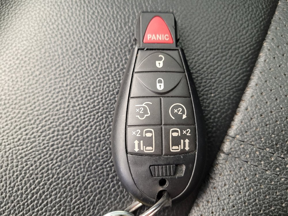 Used 2016 Dodge Grand Caravan R/T w/ Driver Convenience Group FWD image 32