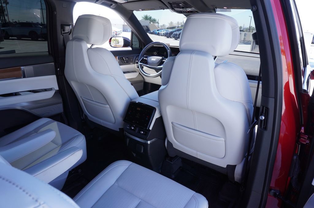 Certified 2026 Cadillac Vistiq Luxury image 11