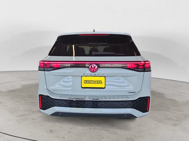 Used 2025 Volkswagen Tiguan SEL R-Line AWD/4WD image 6