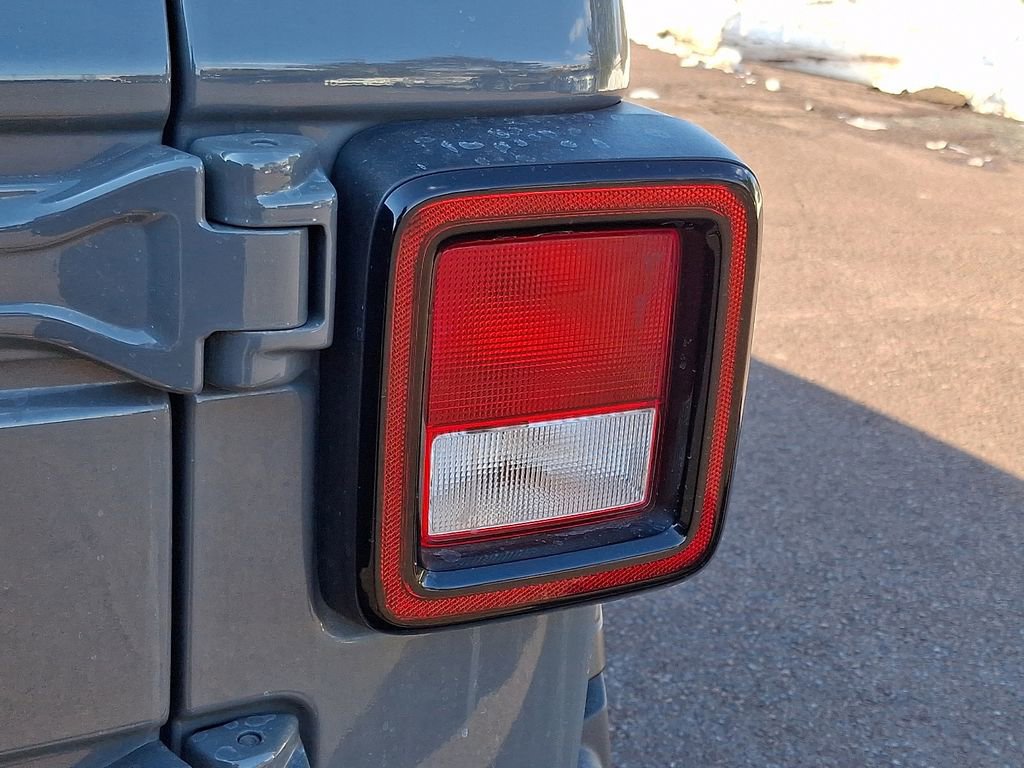 Used 2021 Jeep Wrangler Sport image 27