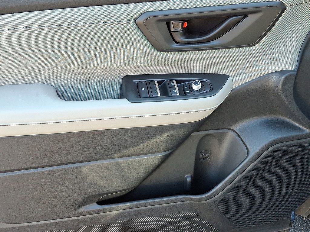 Used 2025 Subaru Forester Premium image 11