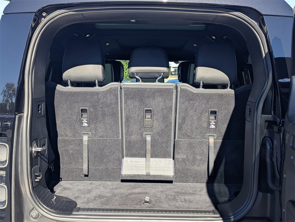 Used 2023 Land Rover Defender 130 X image 29