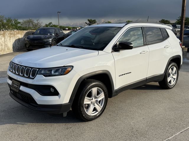 Used 2022 Jeep Compass Latitude w/ Sun and Sound Group AWD/4WD image 12
