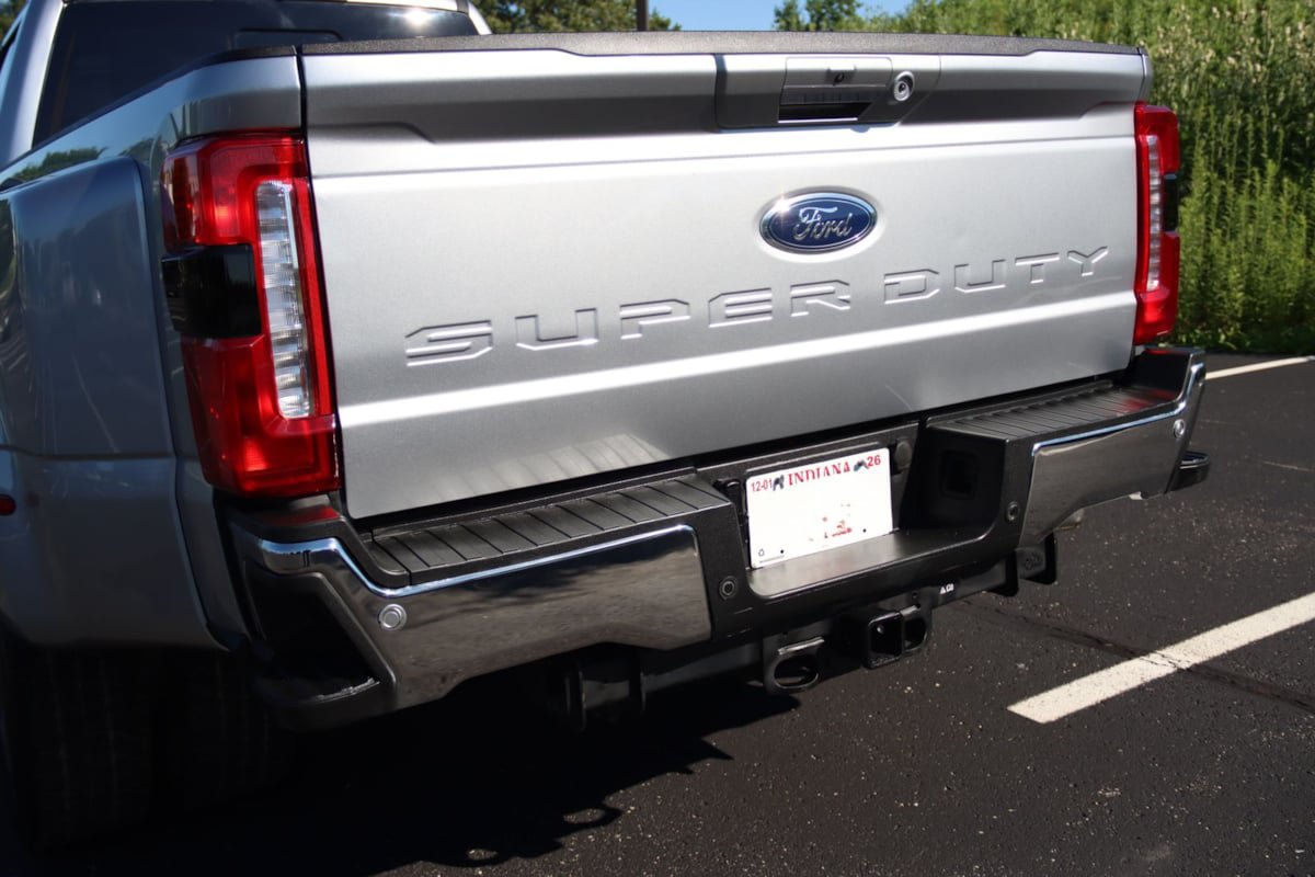 Used 2023 Ford F350 Lariat w/ Lariat Ultimate Package AWD/4WD image 6