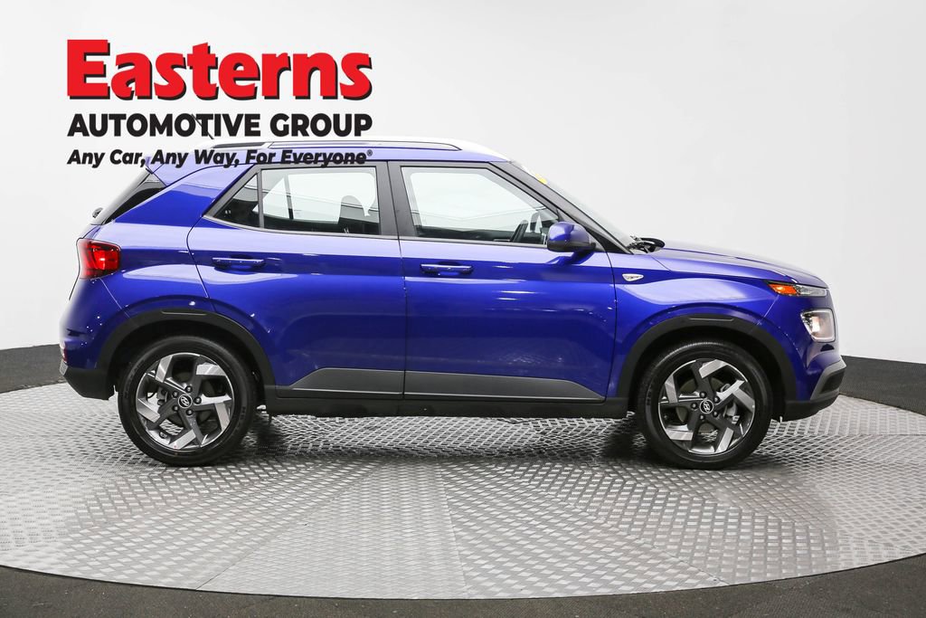 Used 2025 Hyundai Venue SEL image 4