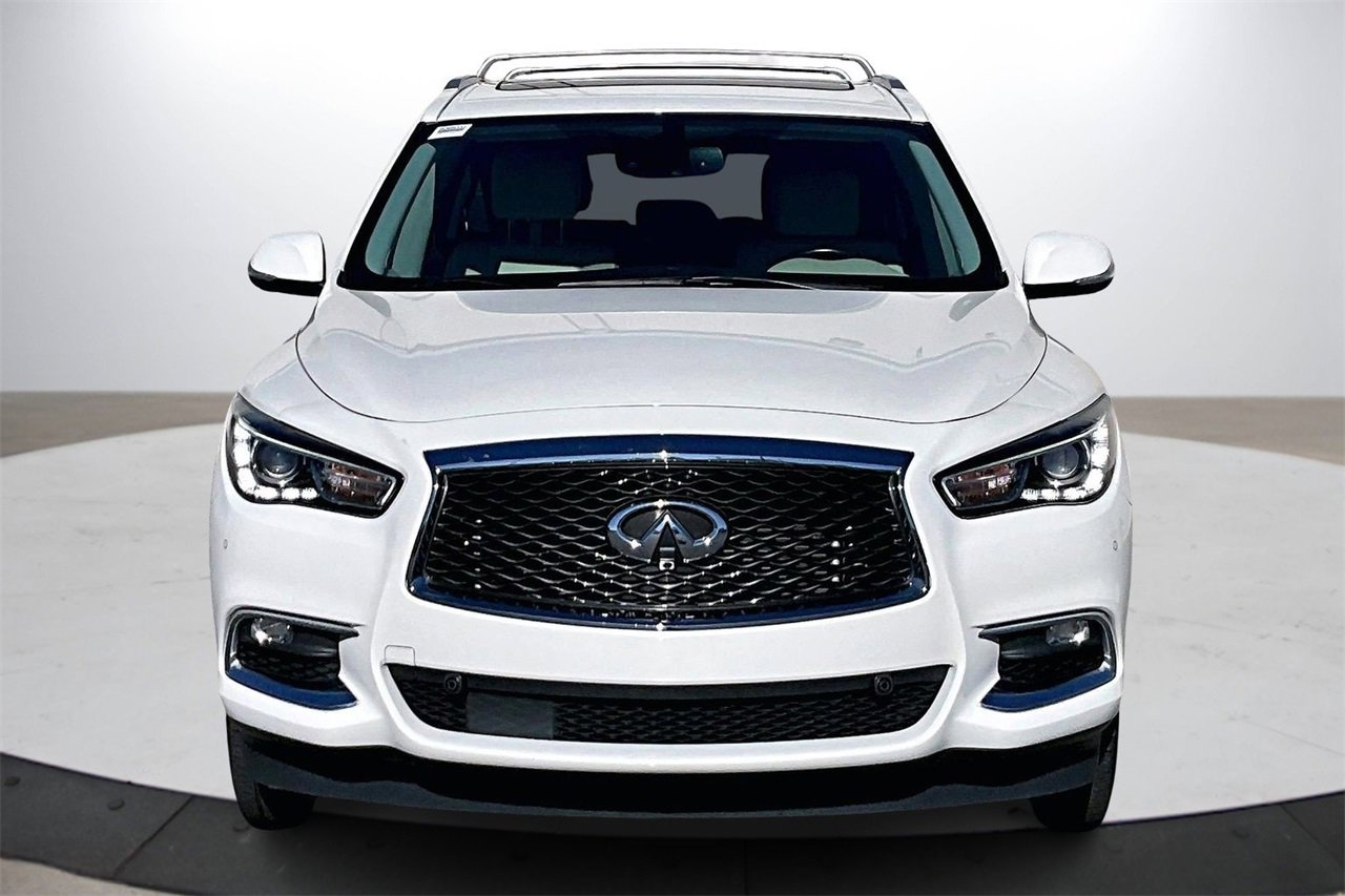 Used 2017 INFINITI QX60 Luxe w/ Deluxe Technology Package image 3