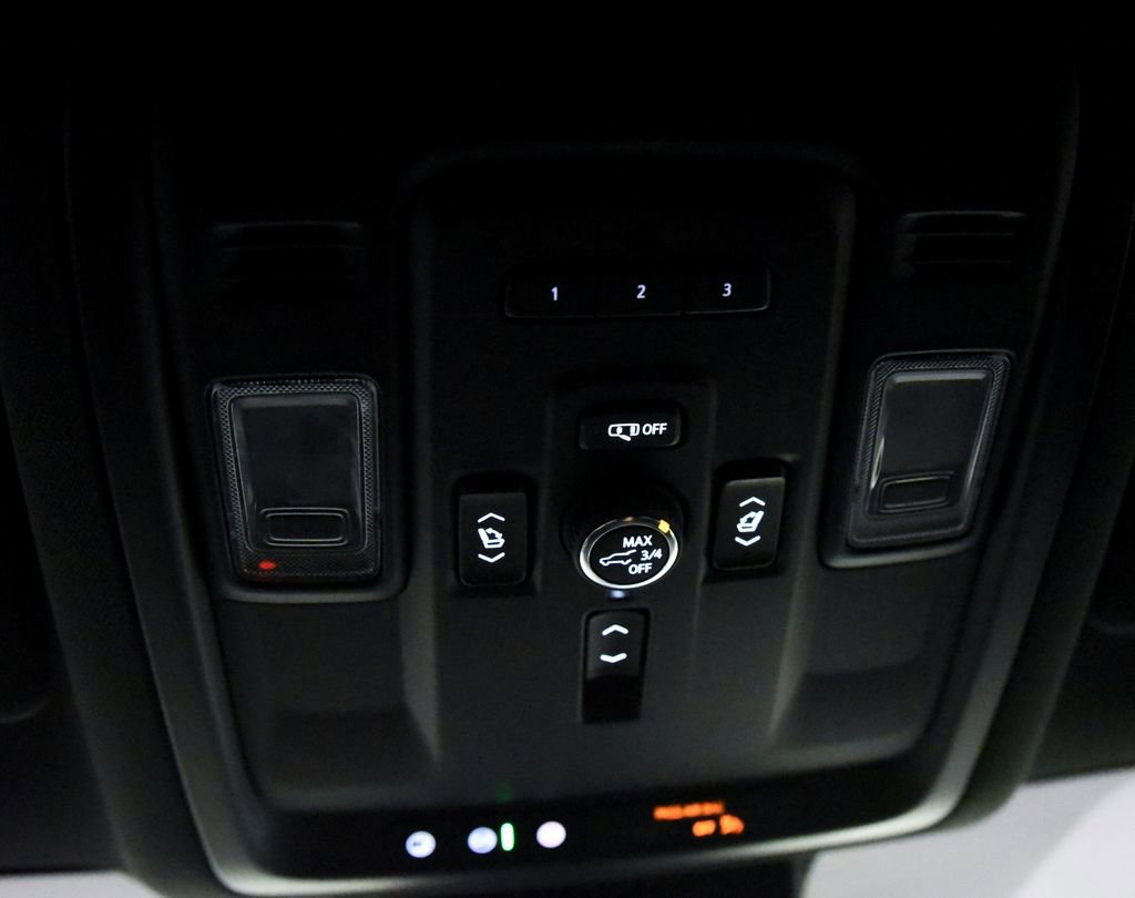 Used 2024 Chevrolet Suburban Premier AWD/4WD image 32