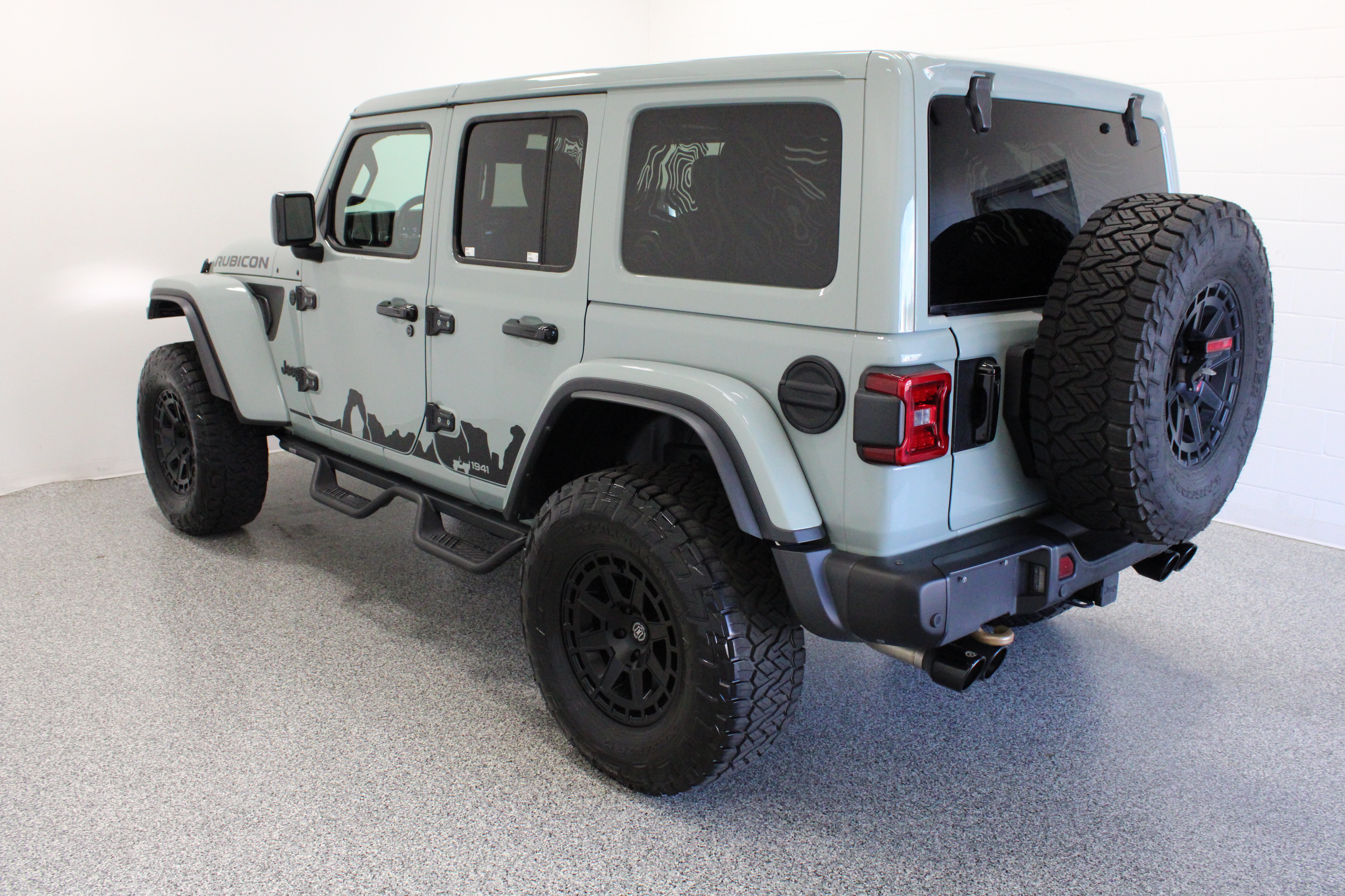 Used 2023 Jeep Wrangler Unlimited Rubicon 392 w/ Trailer Tow Package AWD/4WD image 10