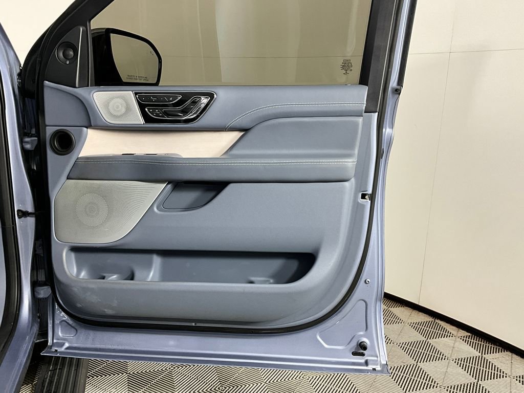 Used 2021 Lincoln Navigator L Black Label w/ Cargo Convenience Package AWD/4WD image 21