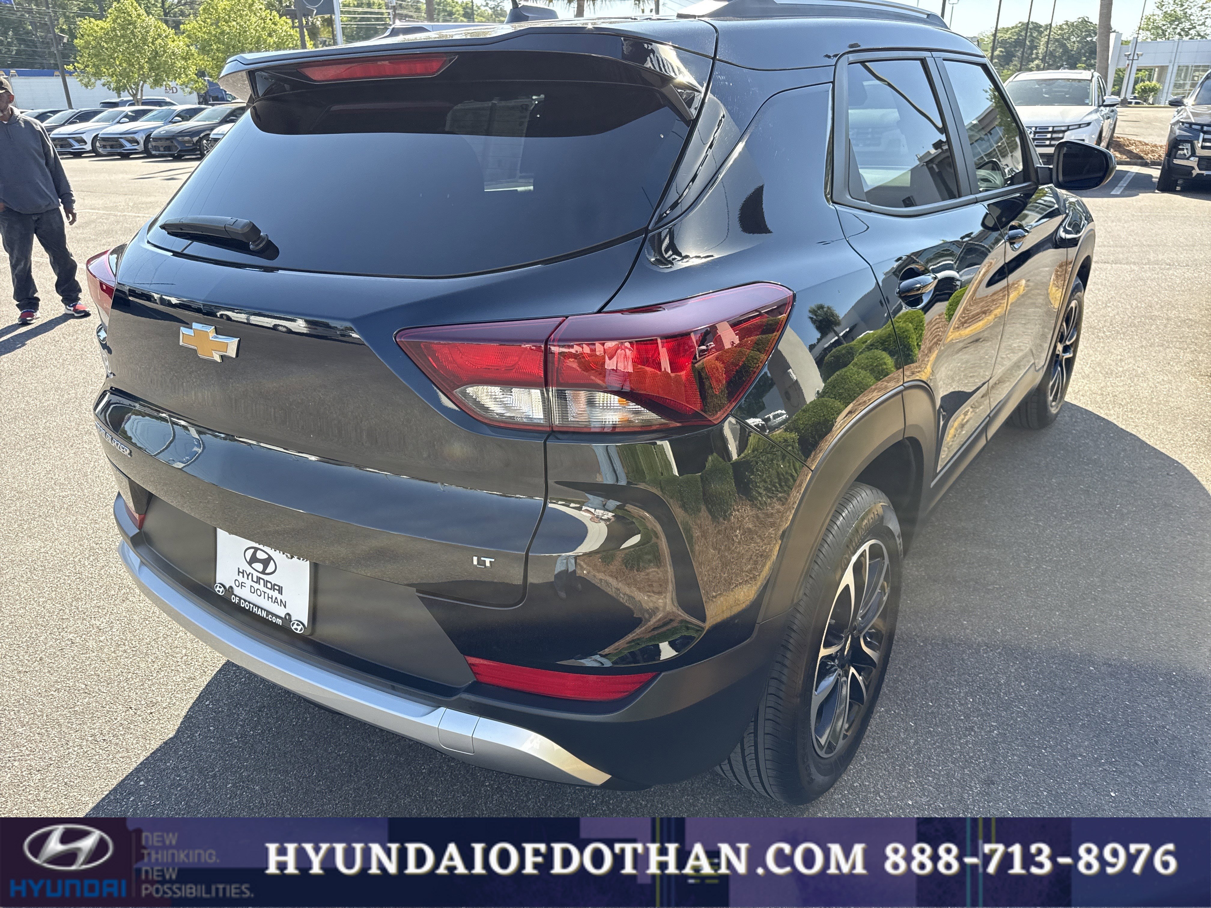 Used 2025 Chevrolet TrailBlazer LT FWD image 4