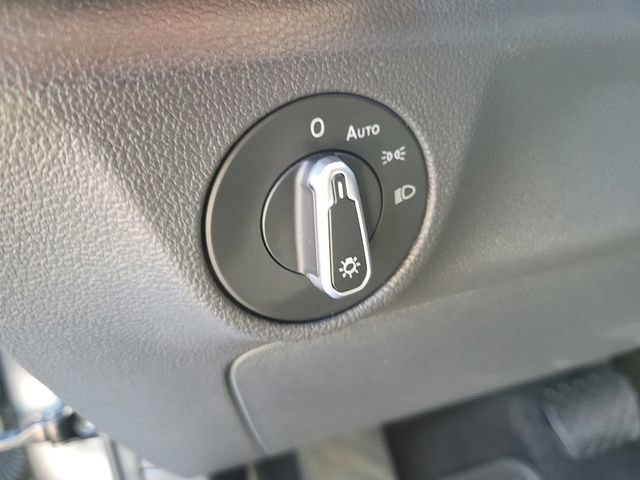 Used 2021 Volkswagen Jetta SE w/ SE Cold Weather Package image 17