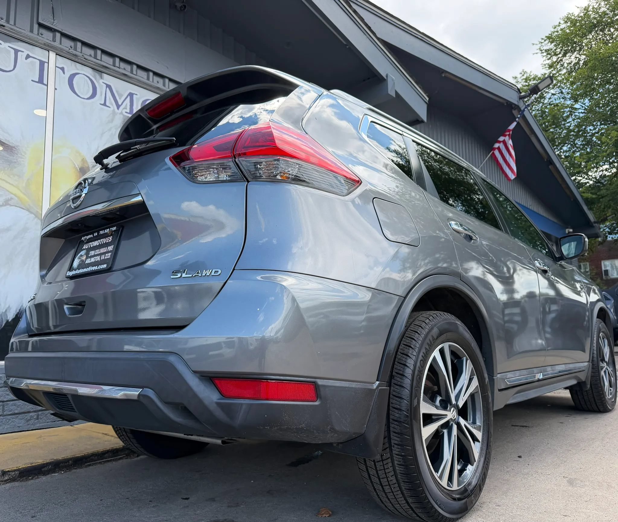 Used 2017 Nissan Rogue SL w/ SL Premium Package AWD/4WD image 3