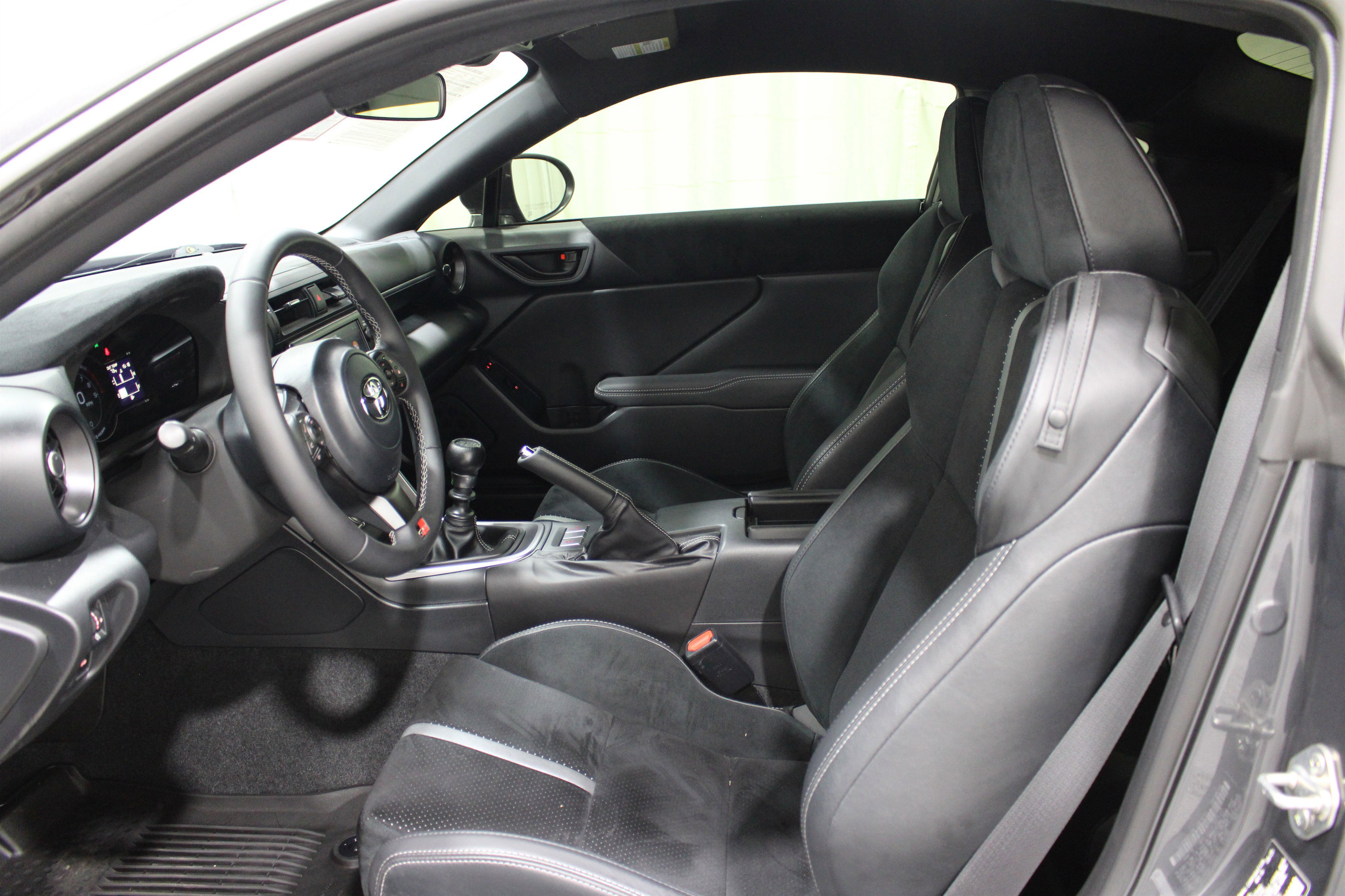 Used 2025 Toyota GR86 Premium w/ ALL Weather Mat Package (TMS) image 3