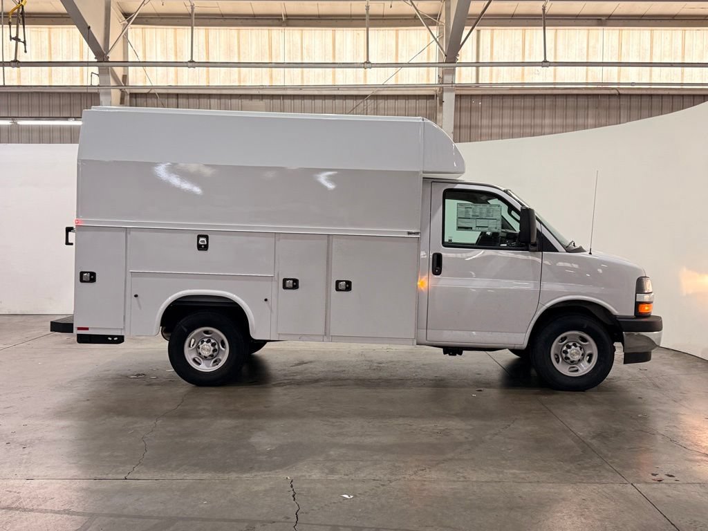New 2025 Chevrolet Express 3500 w/ Power Convenience Package RWD image 9
